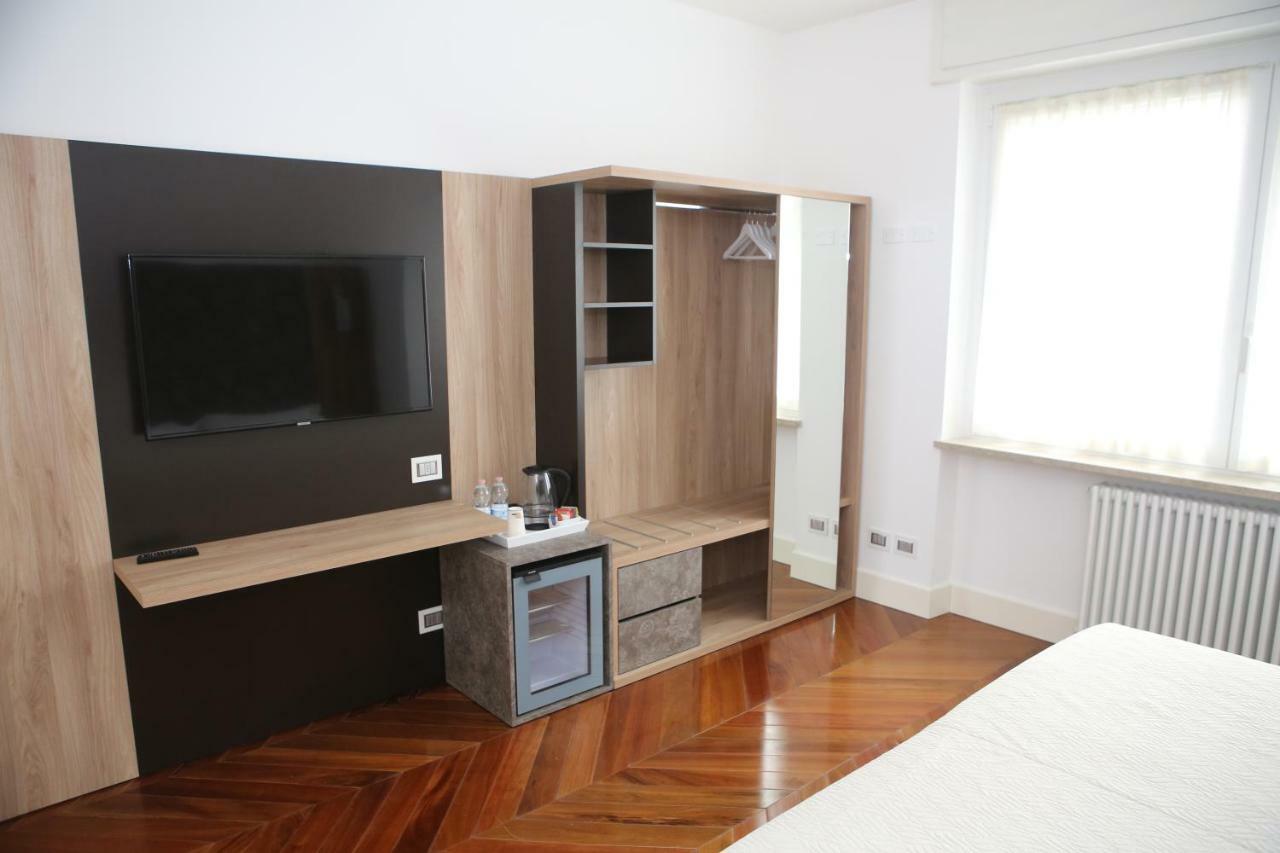 Champagne Rooms Сирмионе Экстерьер фото