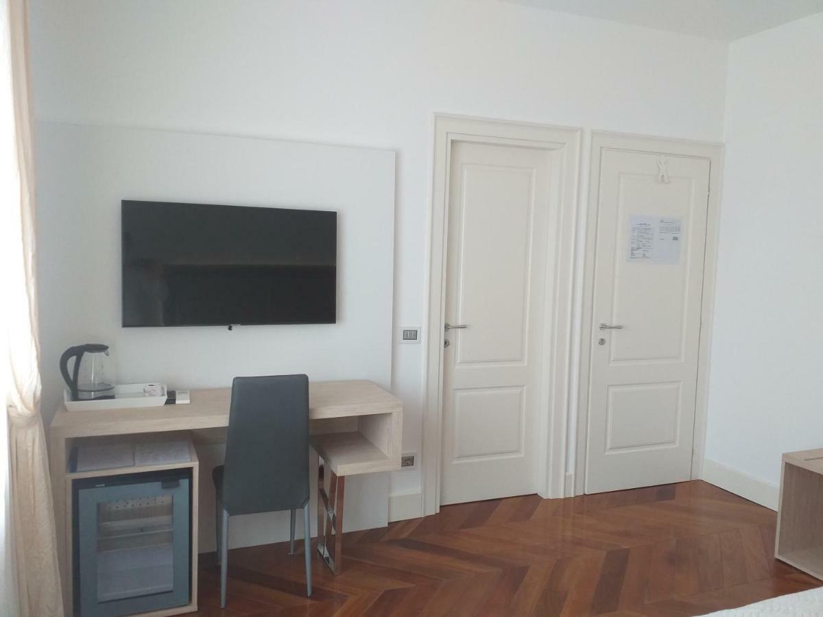 Champagne Rooms Сирмионе Экстерьер фото